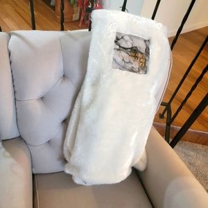 Luxe Decorate Throw